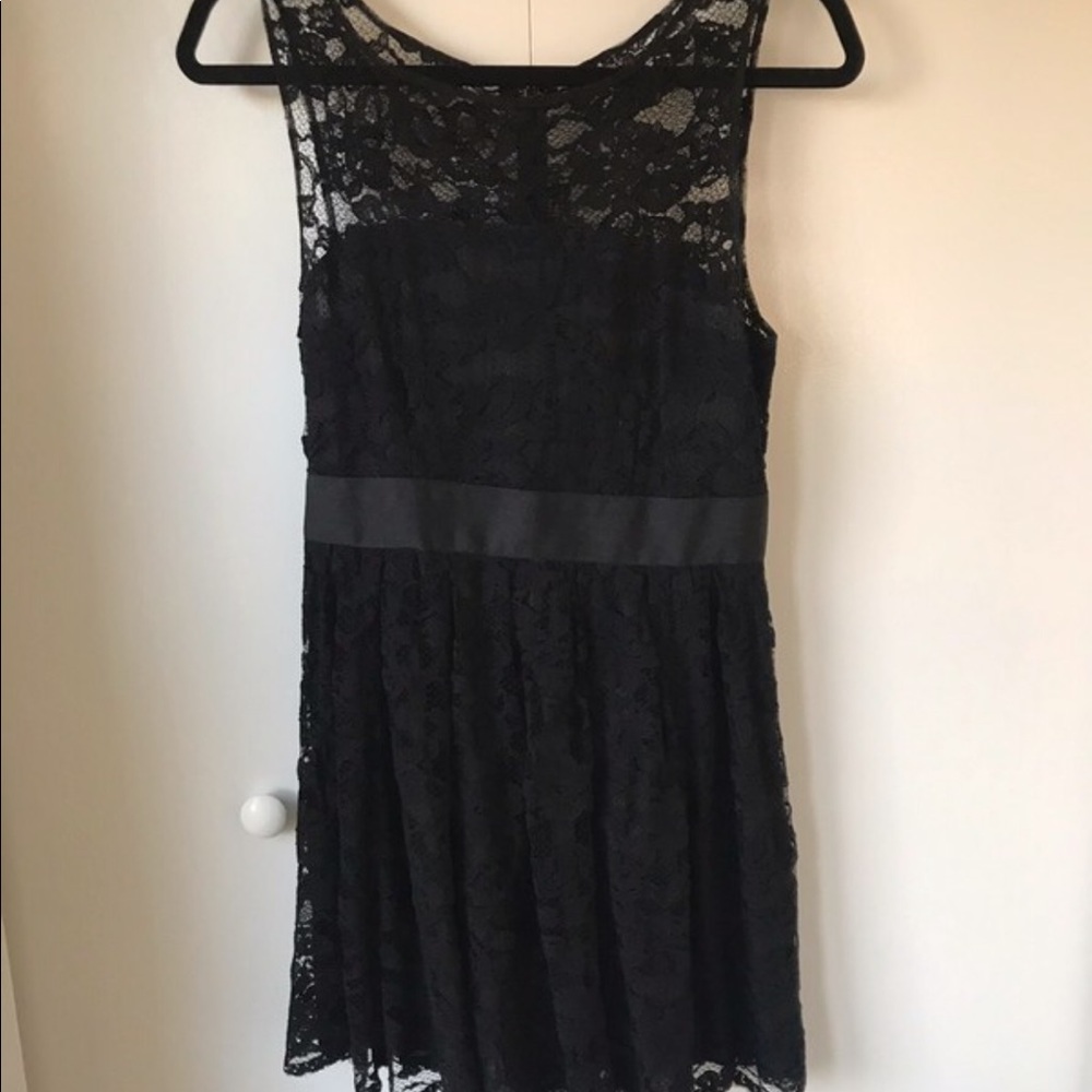 Black lace BB Dakota sleeveless cocktail dress